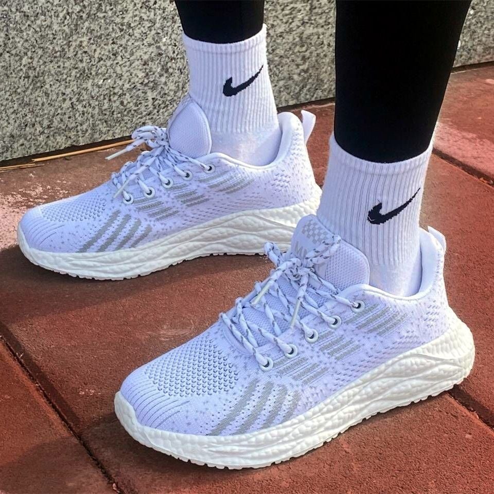 ランニングに普段履きに街でも映える高機能シューズ スニーカー メンズ スポーツシューズランニング ウォーキングシューズ アウトドア クッション 軽量 運動靴 履きやすい カジュアル