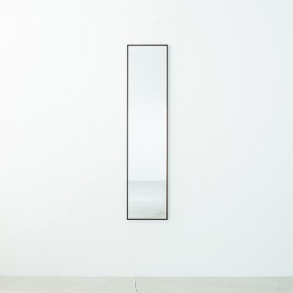 細枠ウォールミラー(30×122)(ブラウン/茶) 天然木 姿見鏡 スリム 高級感 木製 飛散防止加工 壁掛け 北欧風 玄関 トイレ 洗面 日本製 完成品 NK-40