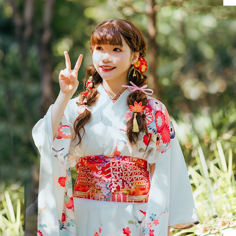 新作 振袖 和服 春向け 薄緑色 改良版 しわになりにくい 伝統的な対花デザイン 高級感のある仕立て 丈夫で長持ち 便利な着付け 一年中着用可能なデザイン