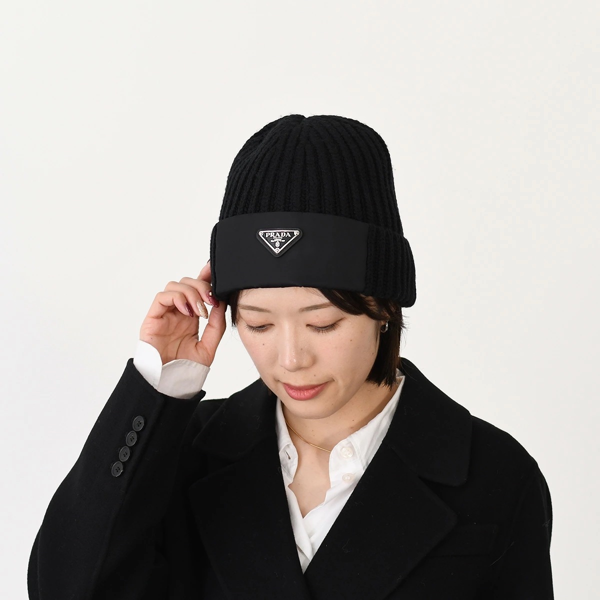 ニット帽 Re-Nylon x ウール ビーニー 2HC427 1WTO レディース ユニセックス ブラック トライアングルロゴ 防寒 ギフト プレゼント おすすめ 人気