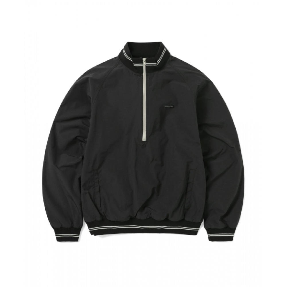 これは決してあのナイロン製ハーフジッププルオーバーブラック