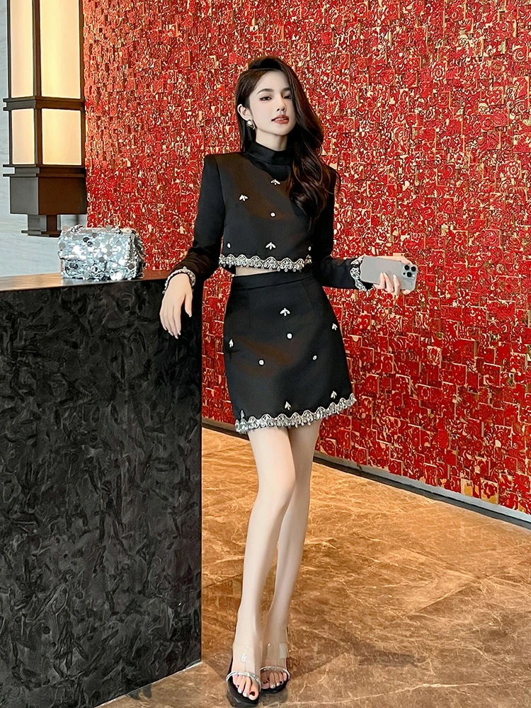 トップス 長袖 秋 新作 デザイン ビジュー ショート ブラック レディース