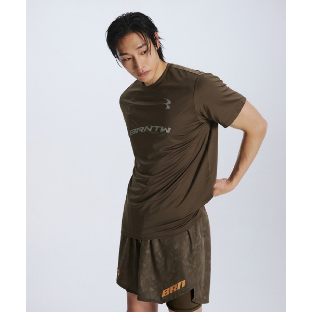 ボーン・トゥ・ウィンカーブ B エアフローメッシュ Tシャツ [ブラウン]