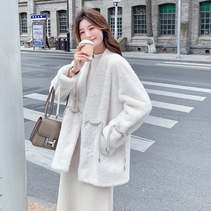 2024ゴールドミンクベルベットの長いセクションの新しいカントリースタイルは長袖の甘いイミテーションミンクの緩い薄いジャケットを厚くした