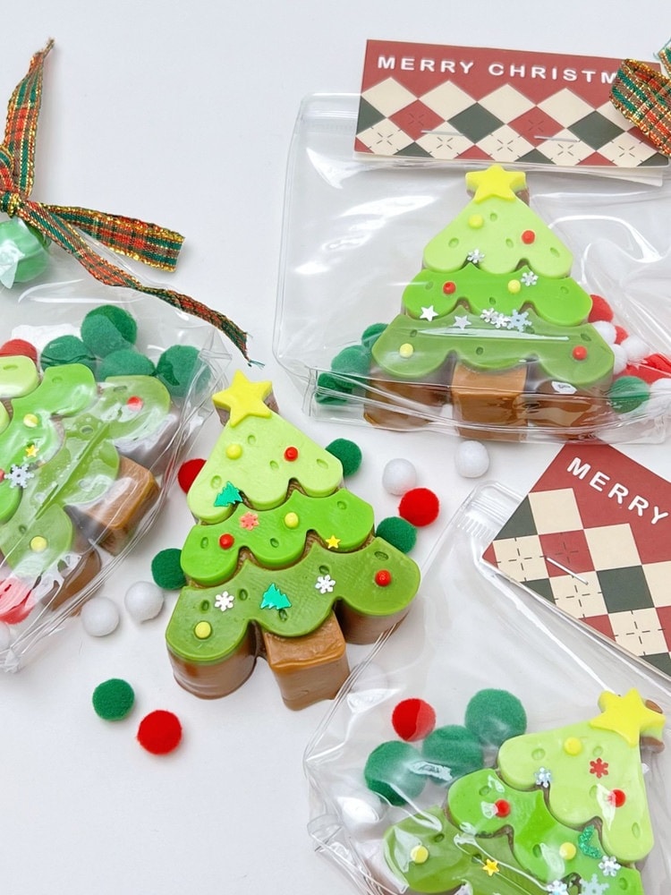 ゆっくりと戻るドライクレイのクリスマスツリー型ストレス解消グッズクリームのような質感の食品グレードシリコン製捏ねるおもちゃ