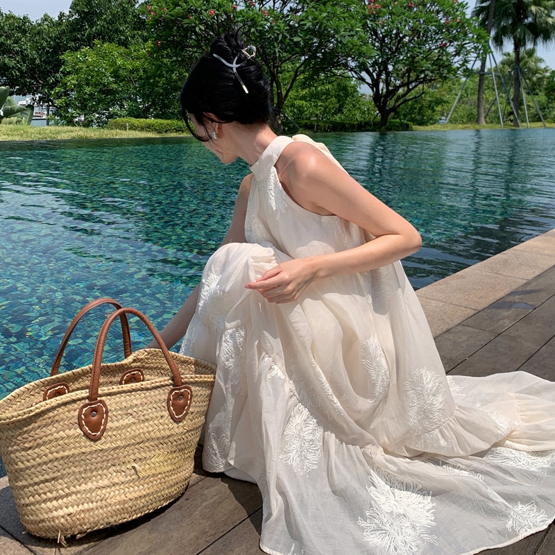 レディース ワンピース ロング 袖なし ホルターネック フレア Aライン フェミニン 刺繡 かわいい 大人可愛い シンプル カジュアル おしゃれ アジアン ラフ ガーリー 主役級 存在感 ラブリー