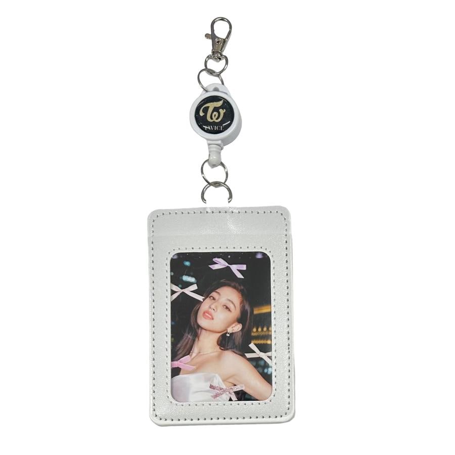 TWICE 9周年 フォトカードケース　ジヒョ　未開封 Qoo10] ジヒョ TWICE 写真入り リール付き