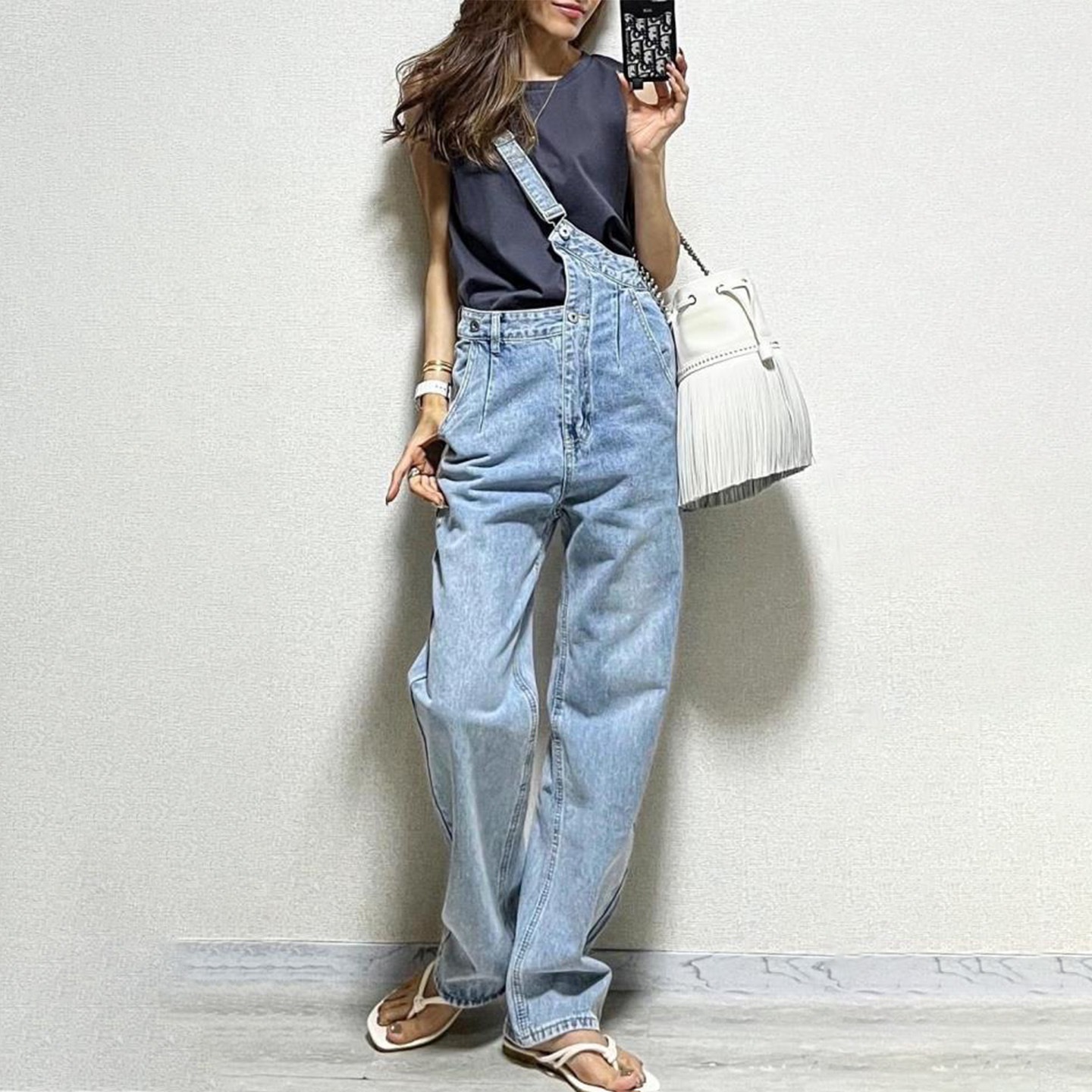 【韓国の人気爆発】 シンプルな着こなし欠かせないワンショルダーデニムサロペット