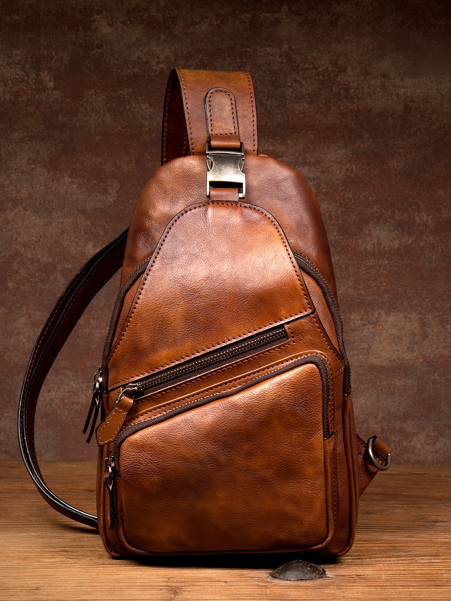 ゆっくりとした時間の頭層植なめし牛革の胸バッグ男性の手で色を拭いてショルダーバッグカジュアルな本革の肩バッグレトロな潮のバッグです