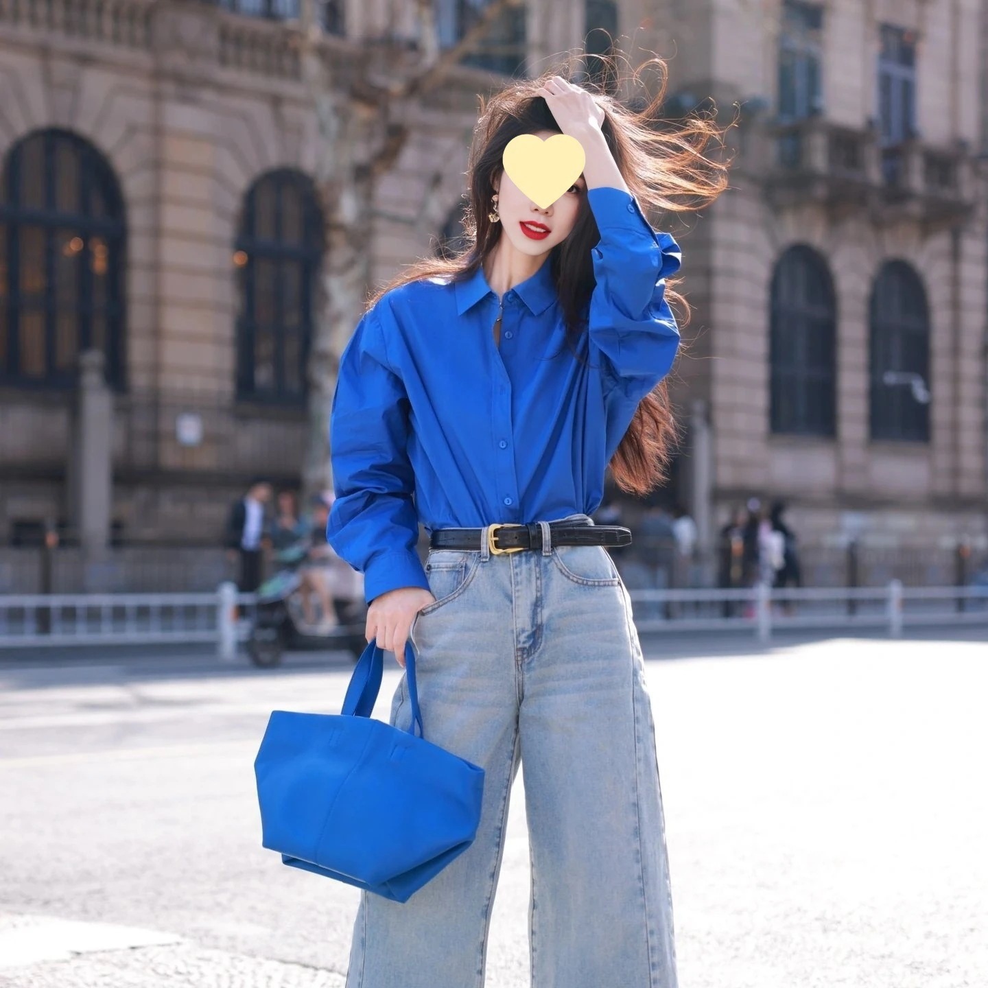 洗練されたブルーのレディース長袖シャツクラシックなスタイル香港スタイル春と秋の重ね着に 純綿シャツのインナーとしても万能