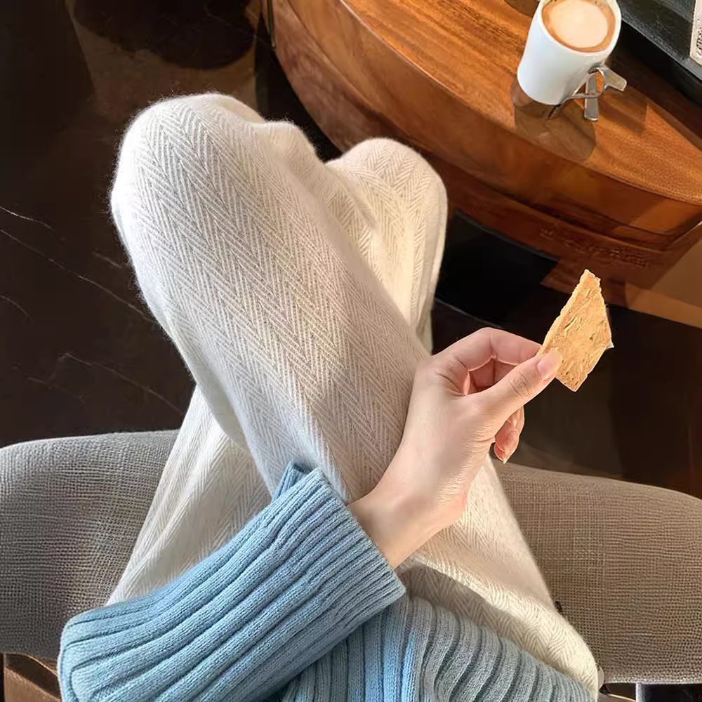 女性の新型ワイドパンツのストレートカジュアルズボンの小柄なニットパンツ