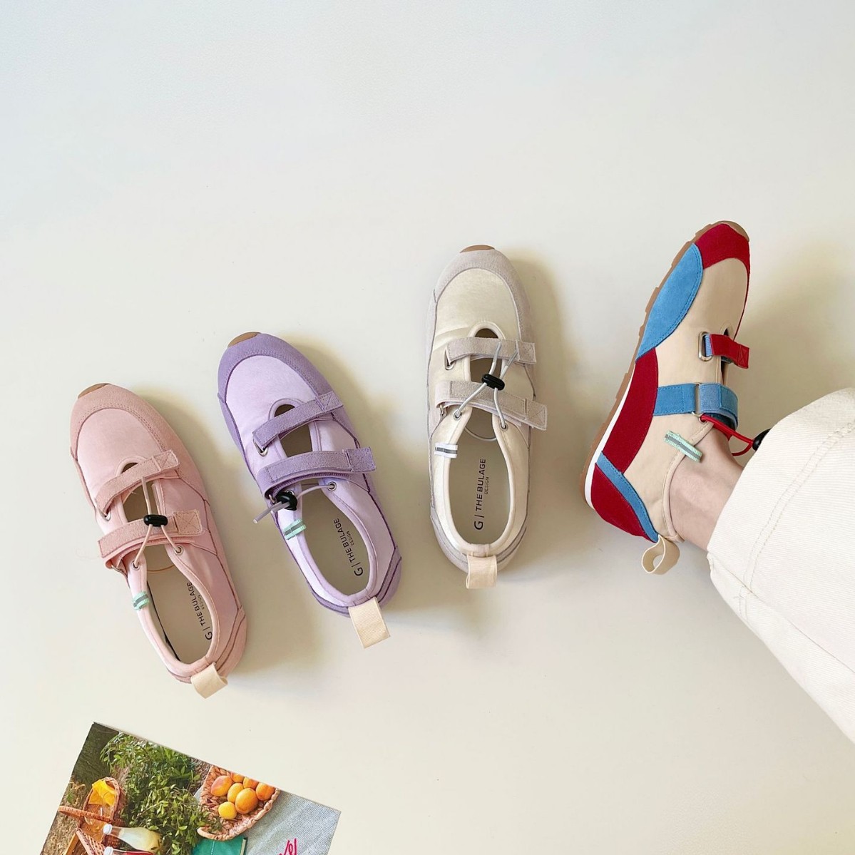 11 女性のための本革の厚い砂漠の靴2025夏の新しい光の口を込めて靴下ブロックソフトソールスポーツとカジュアルクールホワイトシューズ 5,436円