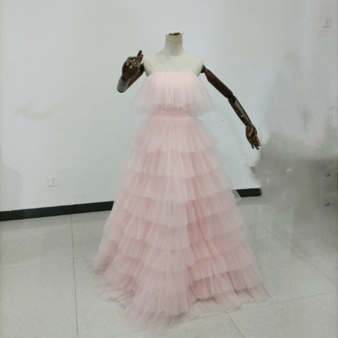 カラードレス ティアードのピンク ソフトチュール ベアトップ フ ステージ柔らかく重ねたチュールスカート 演奏会/音楽会