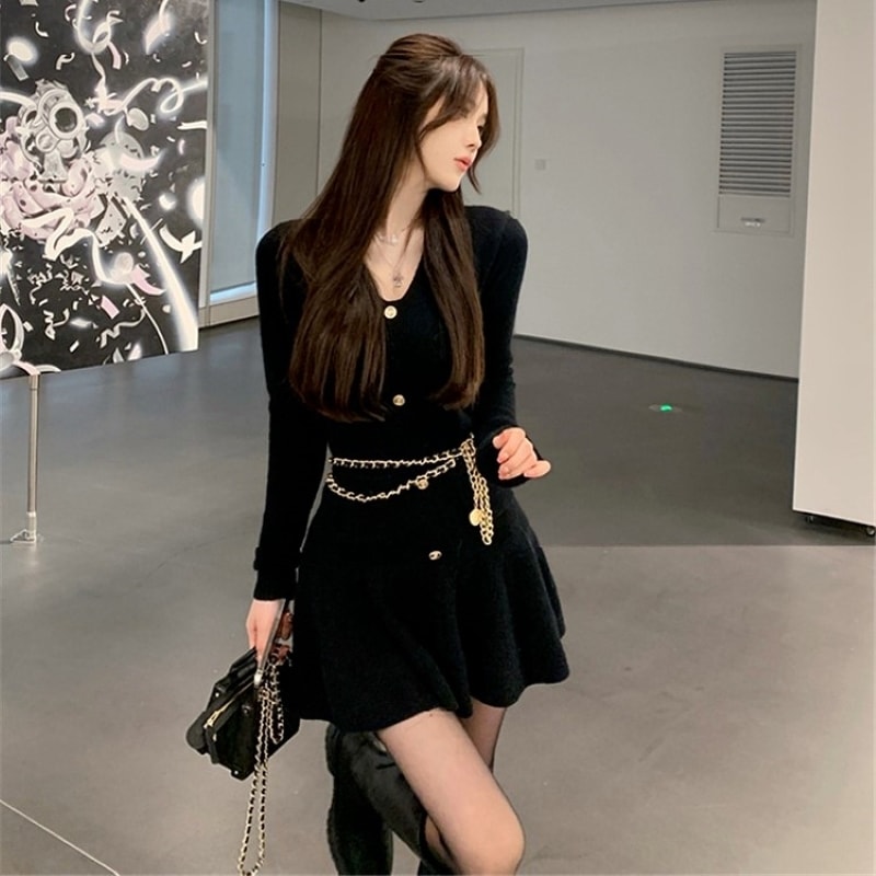 ワンピース ワンピースドレス ワンピドレス ショート丈 長袖 Vネック Aライン ボタン付き ニットワンピ きれいめ 大人 上品 おしゃれ 大人女子 エレガント 存在感 無地 春 秋 レディース