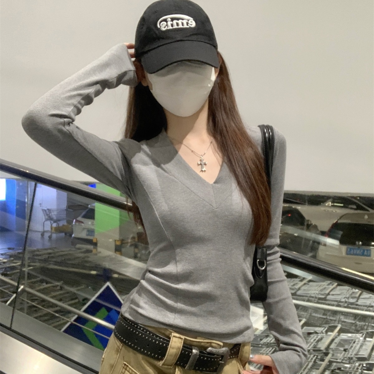 グレー フィットカット からめいスタイル V カラー ロングスリーブ T シャツ ボーンウエスト締め ニットインナー 女性用トップス