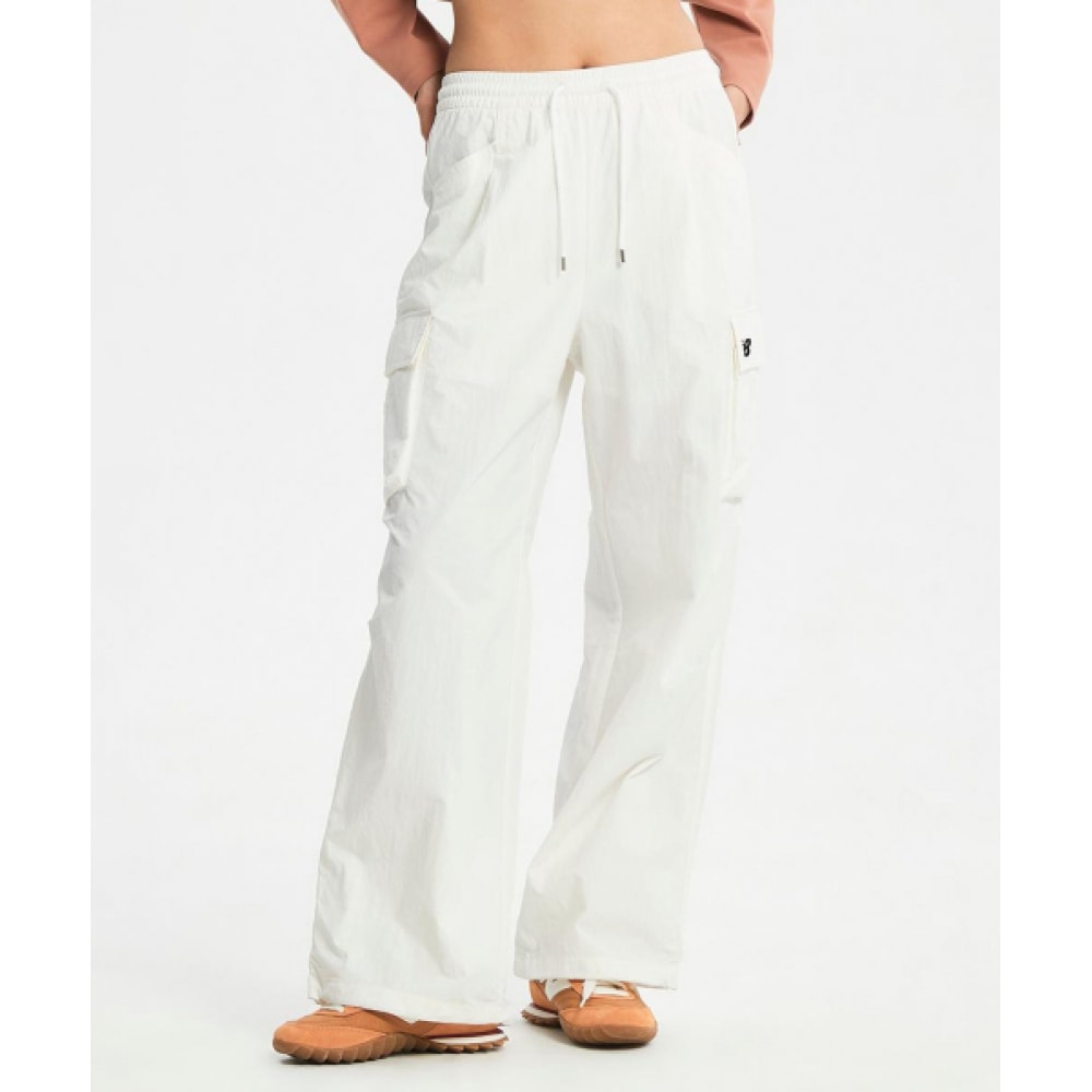 ニューバランス NBNTE2W402/女性用軽量ウーブンワイドカーゴパンツ (ホワイト) 14,228円