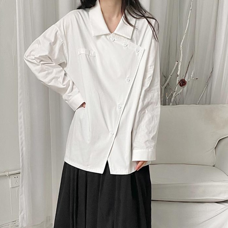 女性の長袖シャツ春夏新しい無地シンプルカジュアル長袖シャツラージサイズファッショントレンド多目的レディースシャツカジュアル快適な大サイズ無地ルーズシンプルシャツ