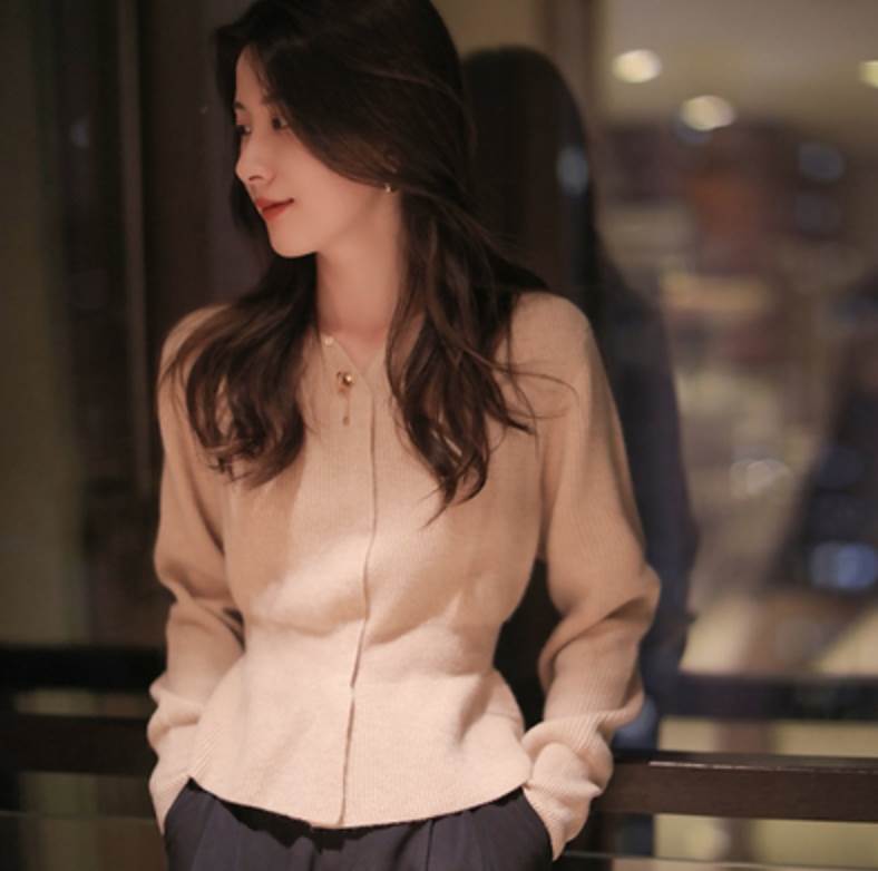 トップス デート カットソー ニットソー セーター 袖あり 長袖 かわいい 大人可愛い きれいめ シンプル カジュアル 大人 上品 おしゃれ お洒落 かっこいい レトロ 大人女子 こなれ感 キュート