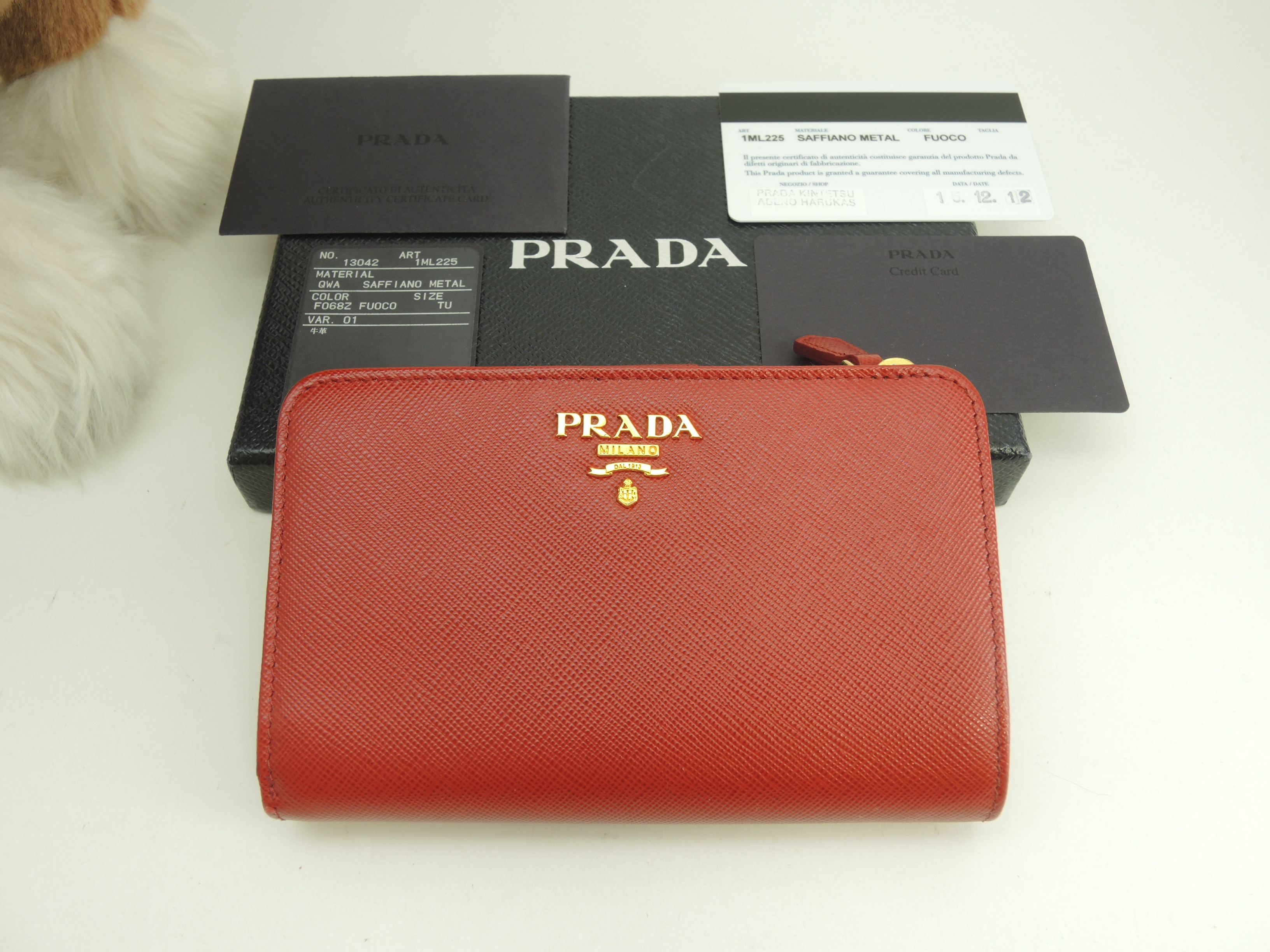 コンパクトウォレット サフィアーノレザー 赤 立体ロゴ 2折財布 美品@62