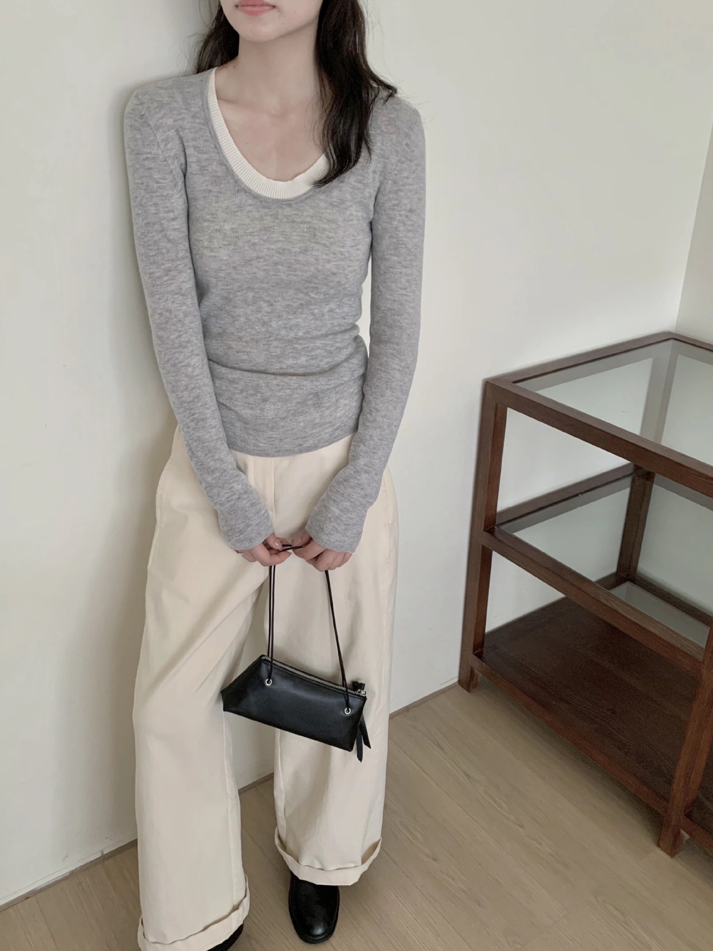 秋と冬のウールセーターオールウールUカラー衝突韓国スタイルの女性のニットのシニアセンス長袖Tシャツボトミングジャンパー
