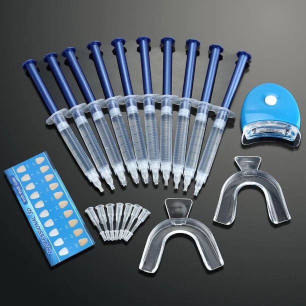TekDealsプロフェッショナル歯キット44%過酸化カーバミド10pcs注射器ジェル+2pcs サーモフォームトレイ+1個 ボーナスホワイトライト