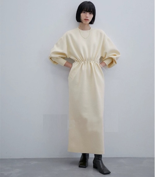 ワンピース ロングワンピース ロング丈 マキシ丈 長袖 ボリューム袖 ドルマンスリーブ ドロップショルダー 萌袖 クルーネック Iライン ウエストマーク ドロスト バックスリット ポケット