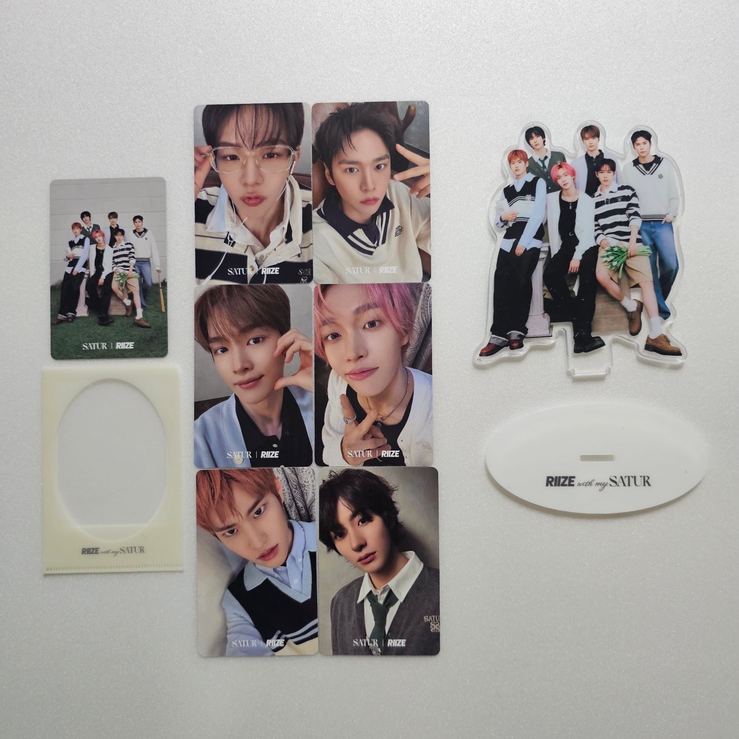 [公式] RIIZE x SATUR Promotional SPECIAL STANDEE + PHOTOCARD SET - 26 FEB