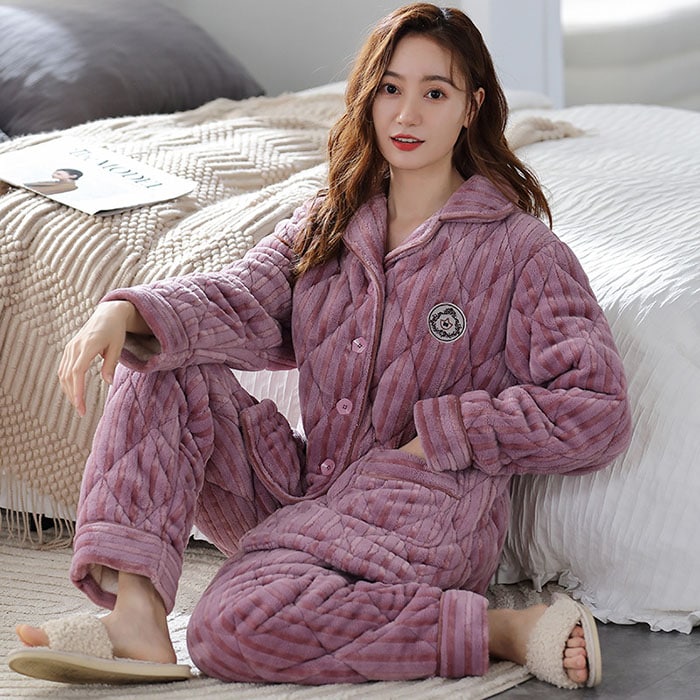 ルームウェア パジャマ 冬 レディース フランネル 中綿 超厚手 暖かい 長袖 上下セット 前開き 裏起毛 部屋着 大きいサイズ 保暖 防寒 おしゃれ 寝間着 寝巻き 婦人 女性 彼女 妻 旅行 外出