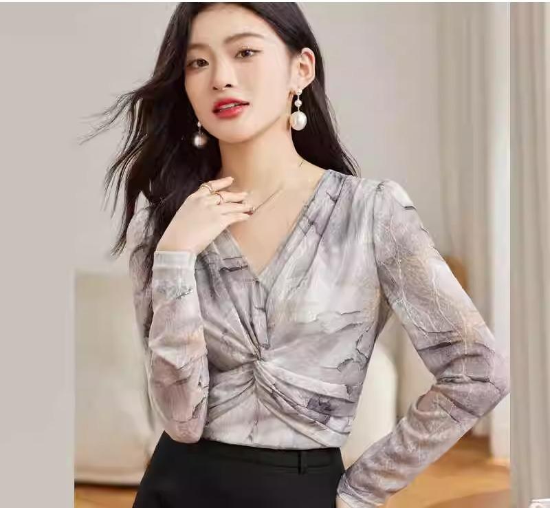 レディース 秋 トップス 女性 カジュアル プリント ティー シャツ 長袖 プルオーバー Vネック 通勤 オフィス 薄手 軽量 柔らかい スリムフィット エレガント シンプル