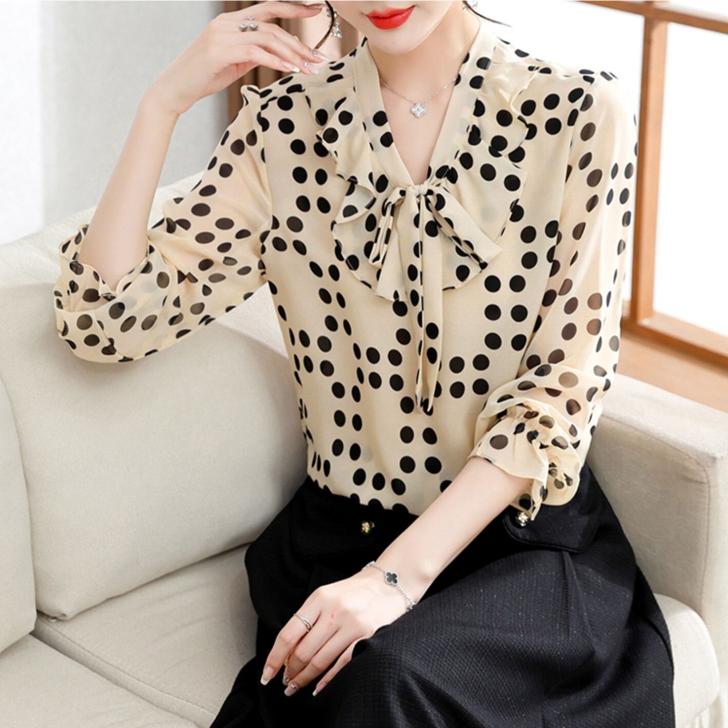 首元リボン サークルパターン ドット柄 ローラル フラワープリント トップス ブラウス 3種類 長袖 キャンディスリーブ 襟なし Vネック フリル かわいい 大人可愛い シンプル きれいめ 上品