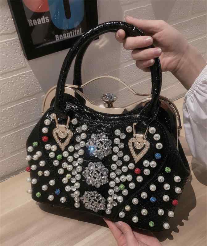 ハンドバッグ ビジュー キラキラ ショルダーバッグ 個性的 レトロ 横型 パーティーバッグ 斜めがけ 手提げ バック パール ラインストーン がま口 小さい ホワイト 白 ゴールド 金 レッド 赤 黒