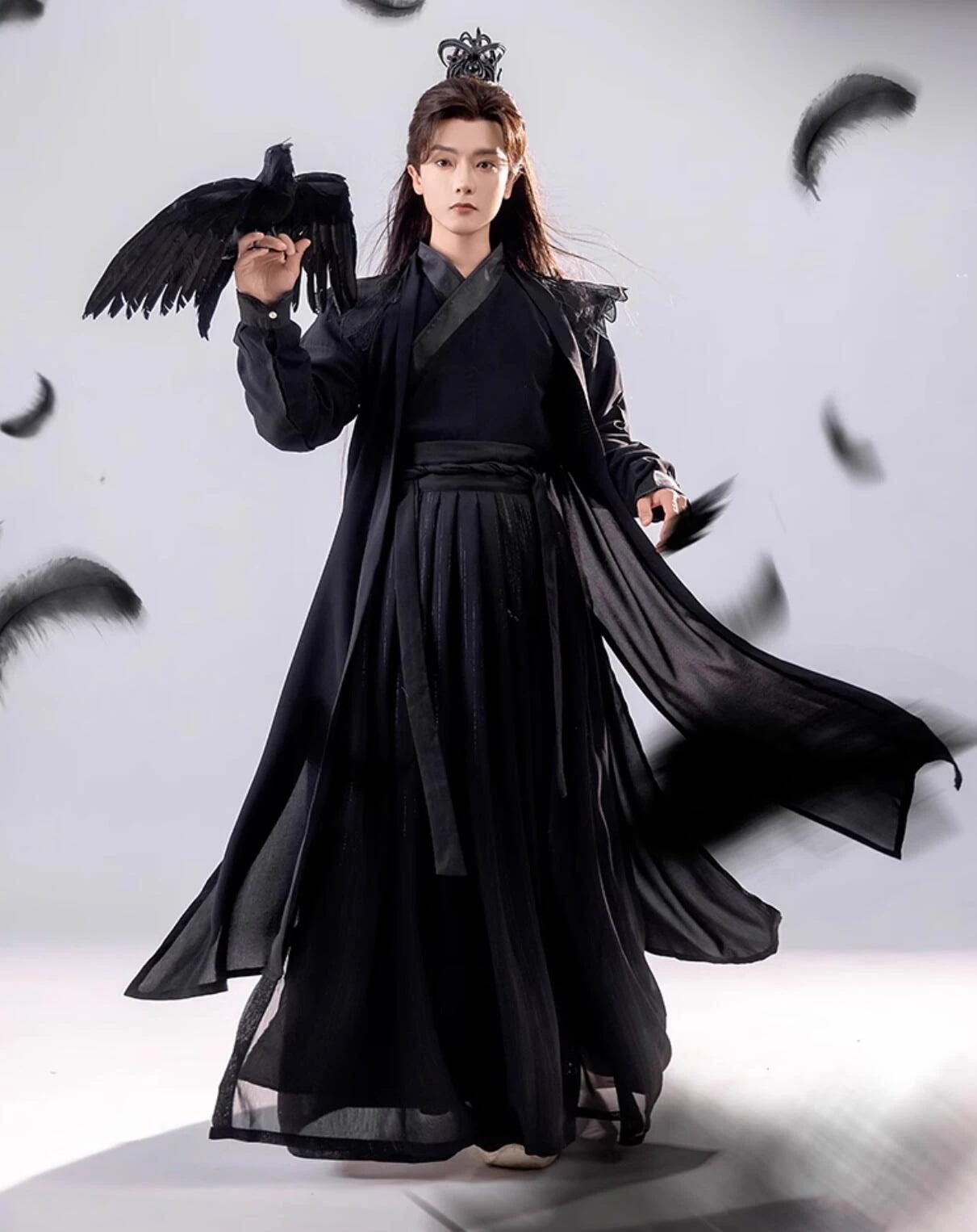 暗黒 武侠風 漢服 中華コスプレ衣裳 メンズ 侠客 チャイナ服 中華服 肩に翼付きの羽織 交差襟 おしゃれの3点セット 皮のベルトと袖カバー付きの5点セット ブラック クール系 中国古代時代劇 仮装