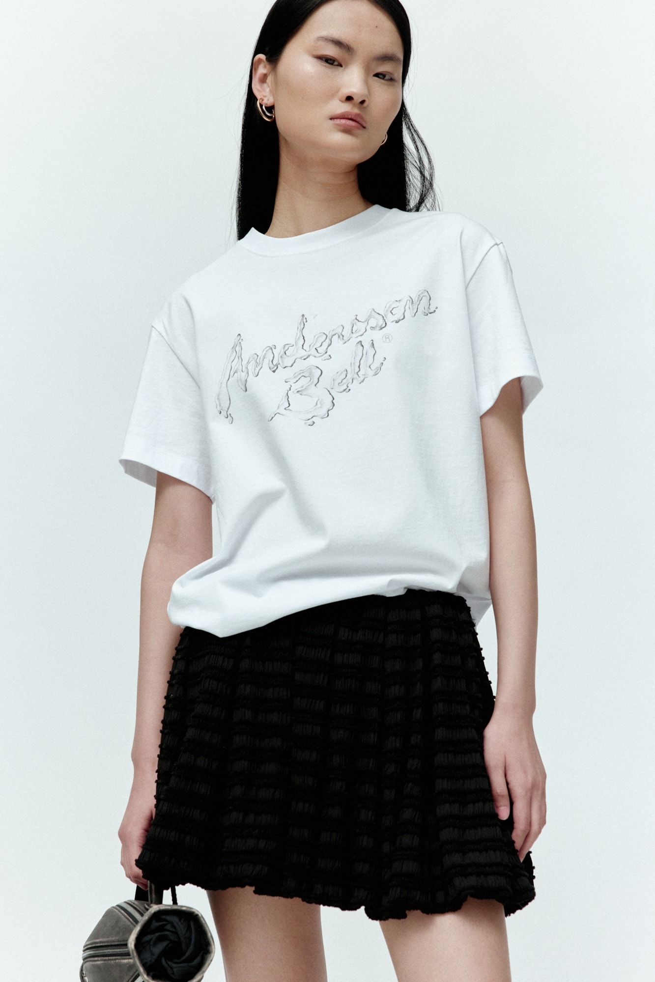 【ANDERSSON BELL】 (ESSENTIAL) UNISEX LIQUID LOGO T-SHIRT : WHITE