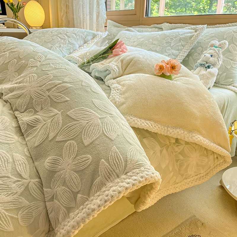 彫刻用ミルクレーヨンを厚くした4点セット冬のサンゴレーヨンシーツカバーフランネルベッドの3点セット布団カバー