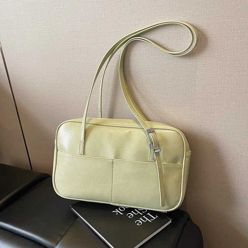 【超お得1つ買うと10個もらえる】メガ割ショルダーバッグ 大容量バッグ 女性 夏 新作 カジュアル ショルダー 脇袋 通勤 枕バッグ