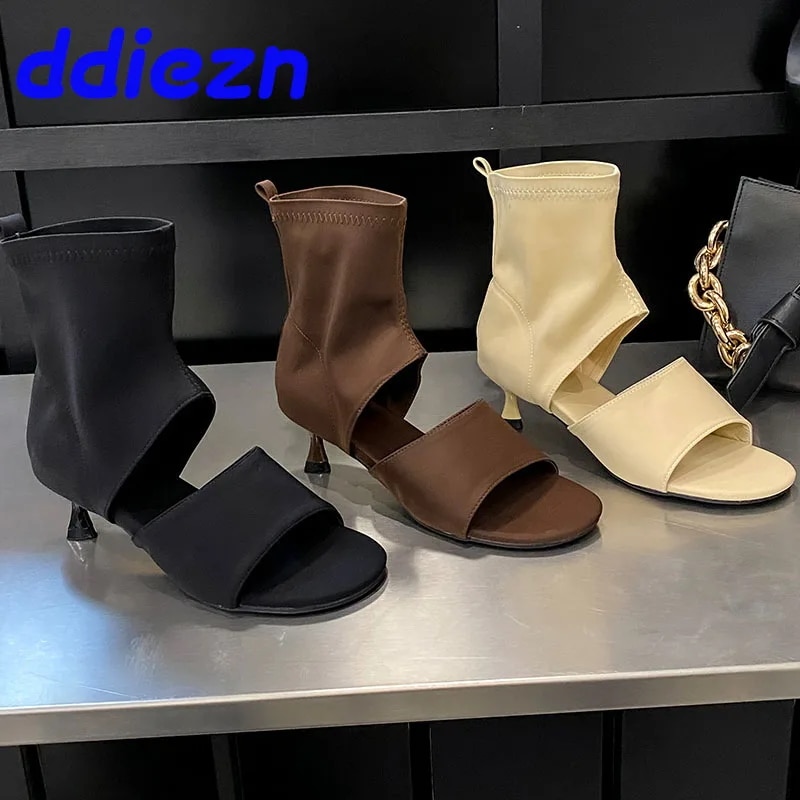 女性用の伸縮性のある足首の長さのブーツ 女性用の伸縮性のある靴 女性用の滑り止め モダンなスタイル