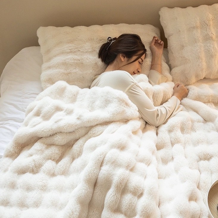 トスカーナの毛布は瀬兎の毛布をまねて泡の絨毯の両面を厚くしてオフィスの昼休みの昼寝の毛布を厚くします