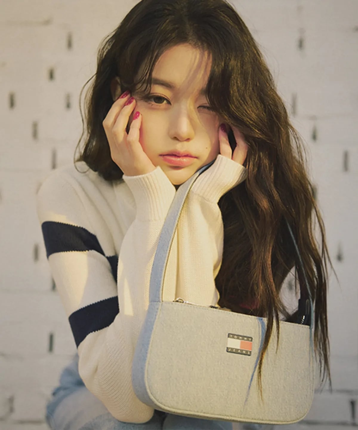 [IVE チャン·ウォニョン モデル着用] エッセンシャル デニム ショルダーバッグ (T32F1ABG16TWT10GY) 韓国の人気ファッションブランド