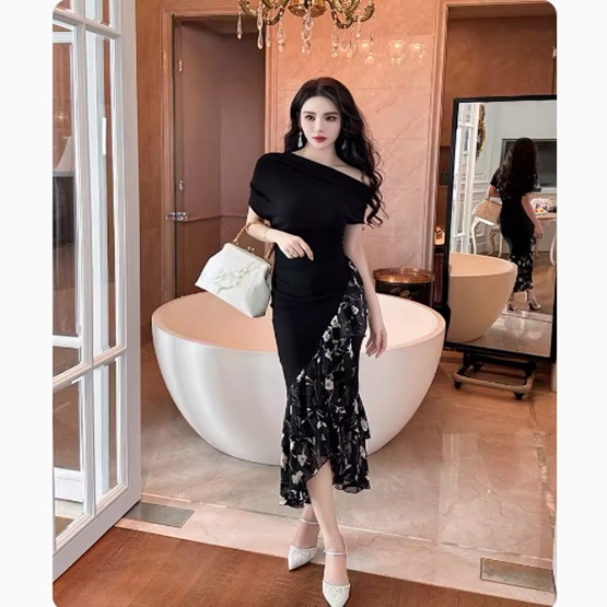 ワンピース レディース 半袖 オフショルダー 襟なし タイト スリム 細身 アシンメトリー 切り替え フェミニン フリル かわいい 大人可愛い きれいめ シンプル おしゃれ こなれ感 ラフ 個性的