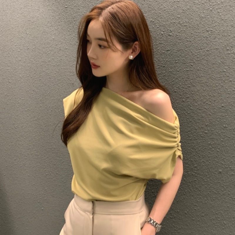 オフショルダーカットソー 個性的 オフショルダーTシャツ 黒 白 ノースリーブ 韓国 レディース オルチャン トップス 可愛い 個性的 大人 かっこいい きれいめ 高級感 高見え おしゃれ 5,009円