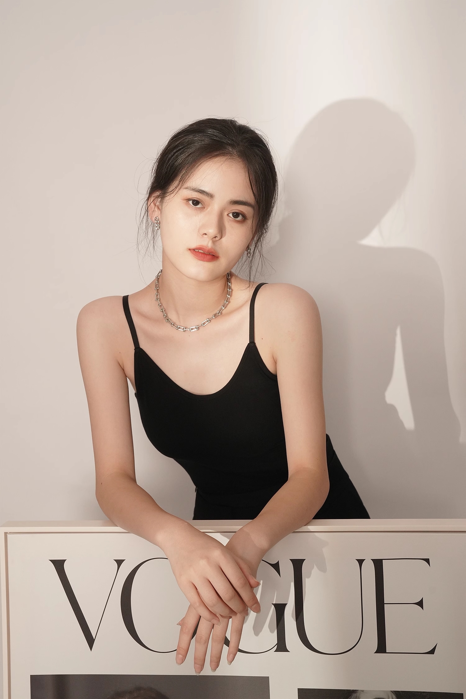 サスペンダー レディース インナー シルク アウター ウェア オールマッチ 美しい バック ベスト トップス 袖なし ノースリーブ ラウンドネック 襟なし きれいめ シンプル カジュアル 大人 上品