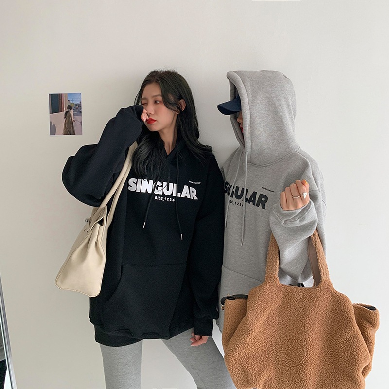 トップス パーカー スウェット ミディアム丈 半端丈 長袖 ボリューム袖 ドロップショルダー ストレート ワイド もこもこ モコモコ フード付き ポケット かわいい シンプル カジュアル 大人