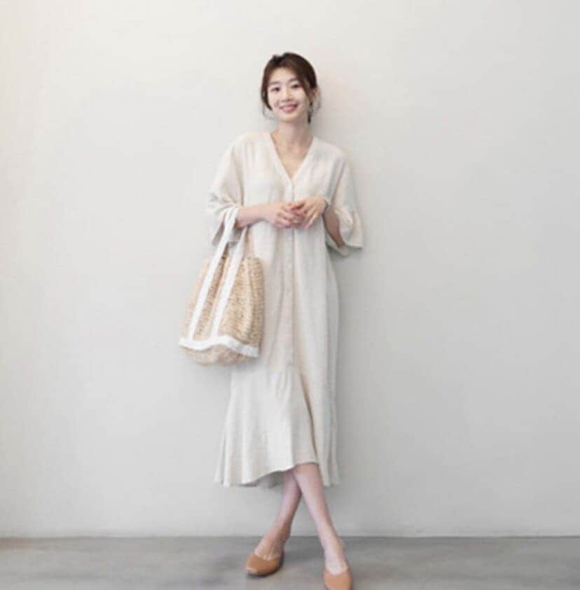 ワンピース デート かわいい 大人可愛い きれいめ シンプル カジュアル 大人 上品 おしゃれ Vネック フレアスリーブ ロング丈 ７分袖 前開き　体型カバー　楽ちん リゾート 春夏 韓国 ホワイト