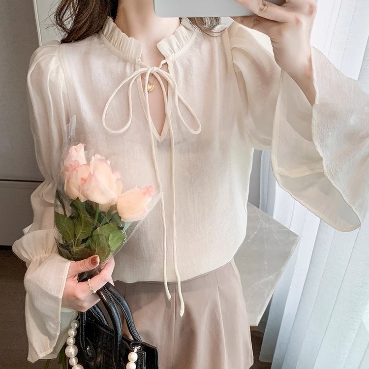 トップス ブラウス 長袖 ベルスリーブ ハイネック フリル Vネック プルオーバー ミディアム丈 透け感 かわいい 大人可愛い きれいめ シンプル 上品 おしゃれ かっこいい カジュアル レトロ