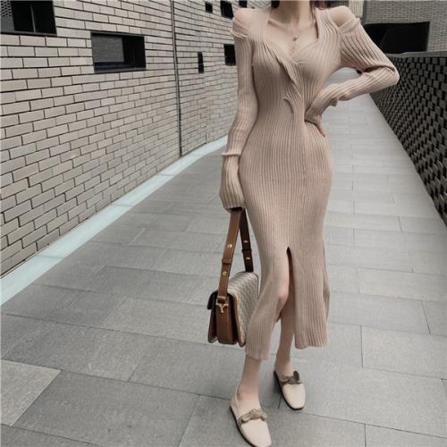 限定モデルワンピース リブニット オルチャン 可愛い 無地 ハートネック 秋 冬 長袖 ロング丈 ミモレ丈 ニット スリット フロントクロス ねじり セクシー タイトめ オープンショルダー 肌見せ 色