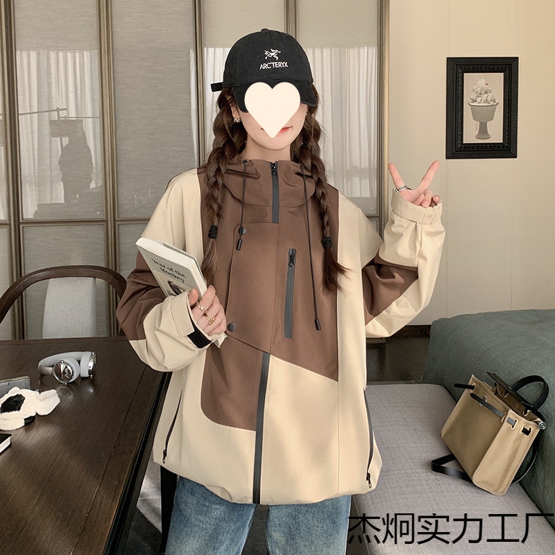 コントラストカラーコート女性のための 2025 秋と冬の新しいスタイルルーズカジュアル痩身ステッチ小さなハイカラーフード付きデザインスタイル