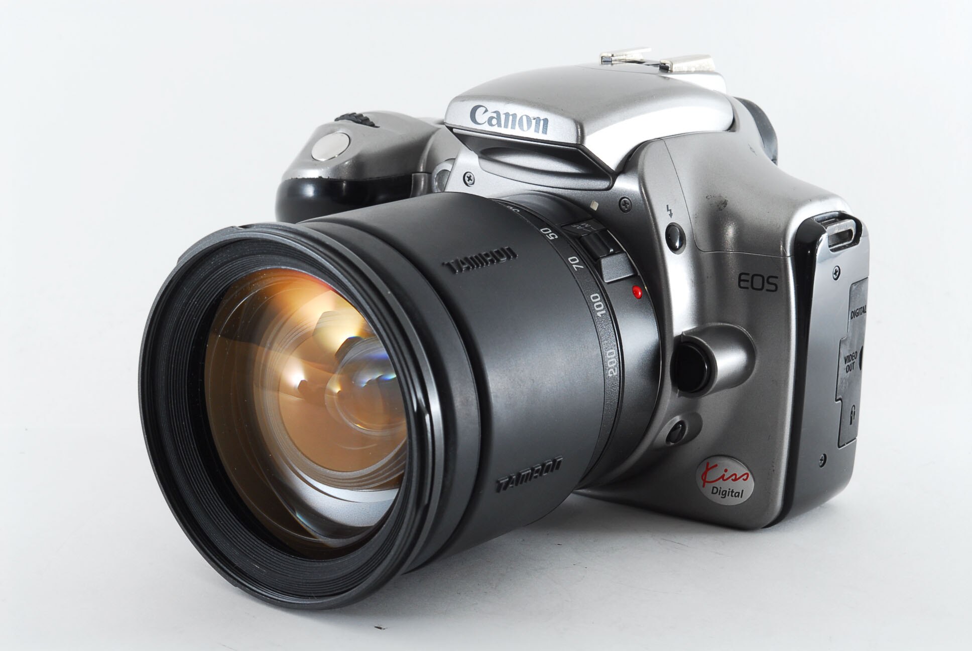 【中古】キヤノン Canon EOS Kiss Digital シルバー 高倍率レンズセット 美品 ストラップ 1GBコンパクトフラッシュ付き 16,350円