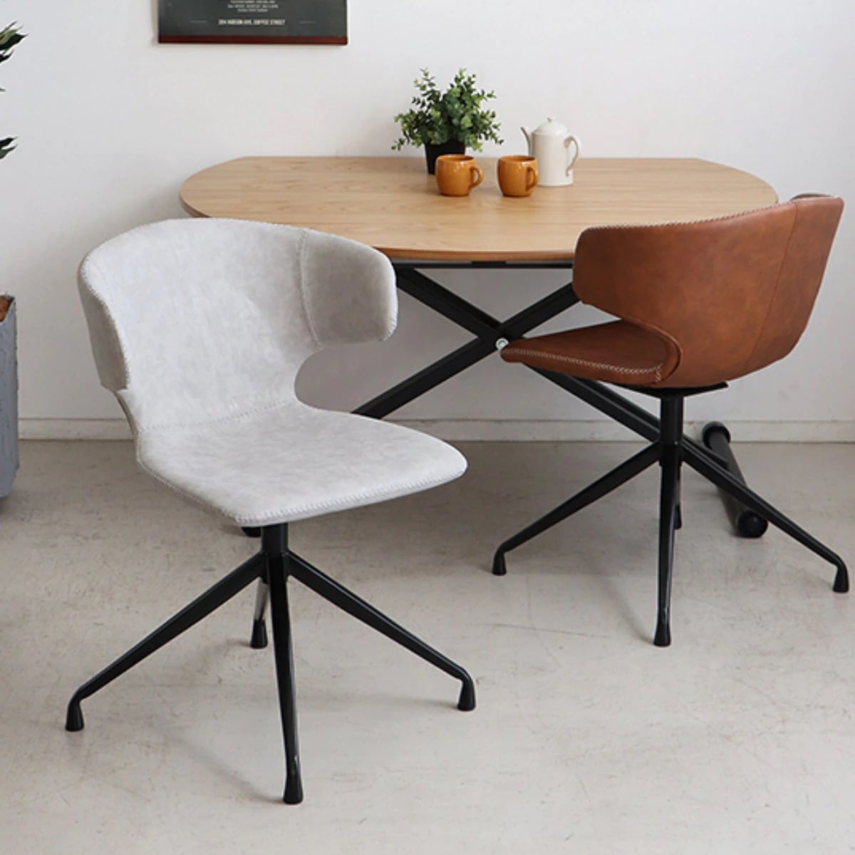 チェア 座面高44cm 回転 レザー調 アーマー 椅子 いす ダイニングチェア デスクチェア リビング ラウンドチェア おしゃれ ヴィンテージ調 北欧風 PUレザー キャメル グレー