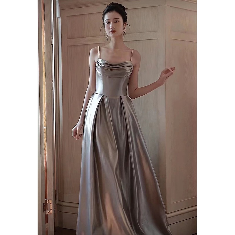 女性のためのイブニングドレス 2024 新しいスタイルシルバーハイエンド気質主催ハイエンド宴会サスペンダー乾杯スーツブライダルスパンコール