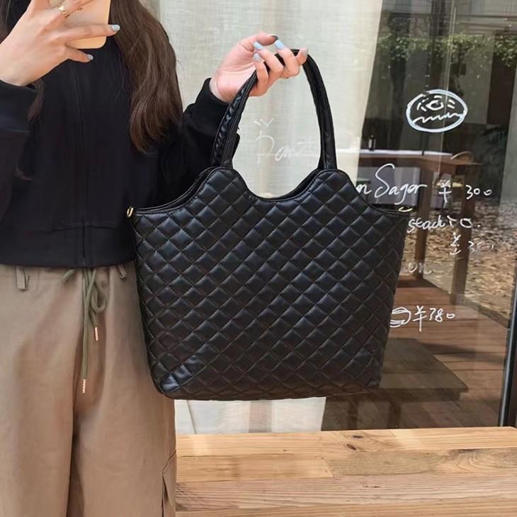 【期間限定】2WAY ショルダーバッグ トート キルティング 大容量 キレイめ 上品 2024秋冬新作【akb409-018】【予約販売：15-20日】宅込